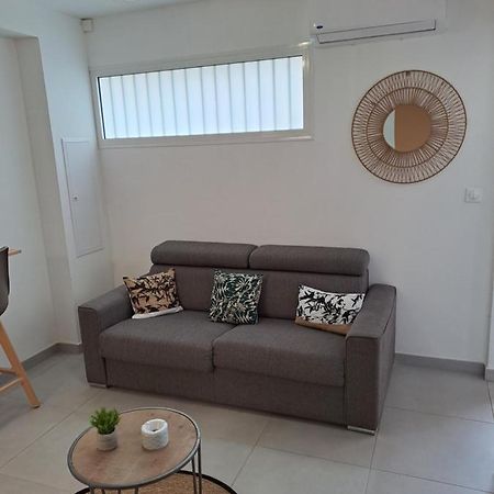 Appartement Cosy, T2 Situe En Centre Ville De Saint-Pierre Экстерьер фото