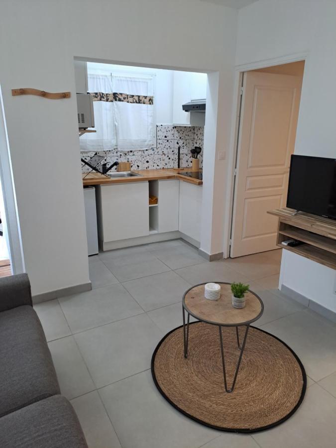 Appartement Cosy, T2 Situe En Centre Ville De Saint-Pierre Экстерьер фото